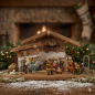 Preview: Bezaubernde Weihnachtskrippe Hartmannshof inkl. 11-tlg. Figurensatz K 604, Maße Krippe: ca. 60 x 24 x 30 cm